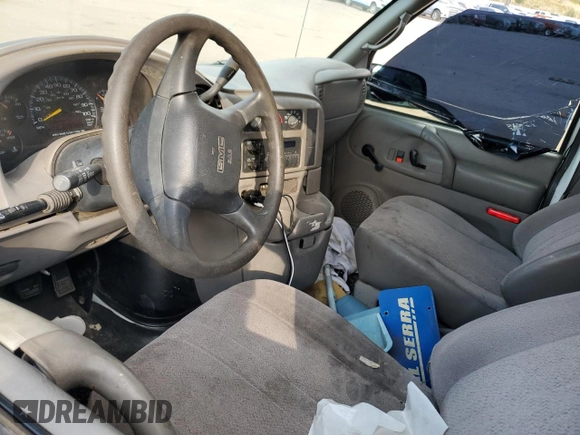 2001 GMC Safari Cargo with VIN 1GTDL19WX1B511307, listed as a Copart auction lot 73631264 with Not Provided miles and Salvage Title. Bid and sale history available at carsss.com. Image 8.