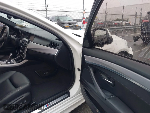 2014 BMW 5 Series 535d with VIN WBAXA5C58ED690612, listed as a IAAI auction lot 41570616 with 95,124 mi miles and . Bid and sale history available at carsss.com. Image 5.
