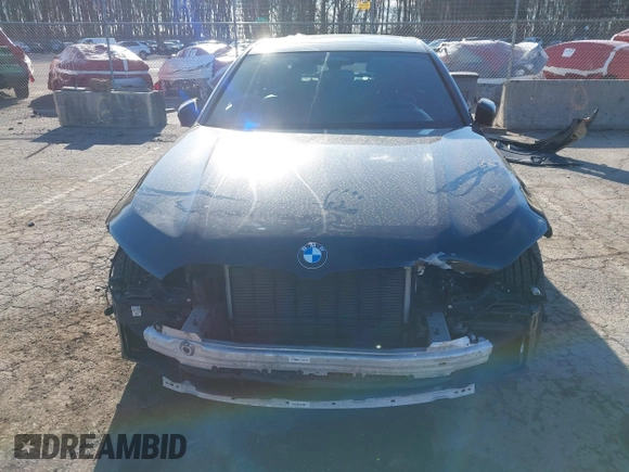 2021 BMW 7 Series 750i xDrive with VIN WBA7U2C01MCF94533, listed as a IAAI auction lot 41698642 with 83,016 mi miles. Bid and sale history available at carsss.com. Image 6.