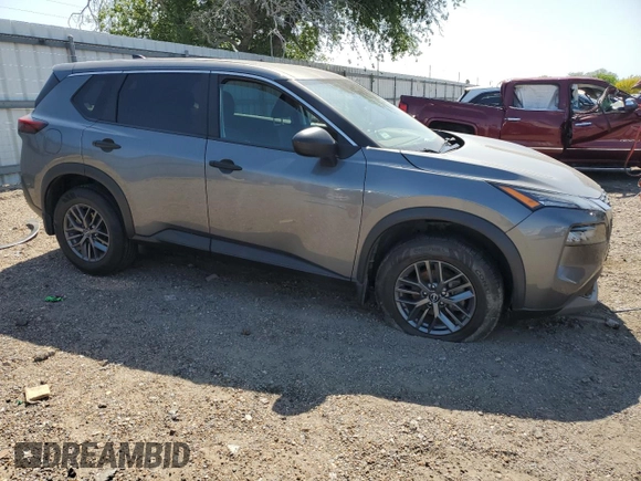 2023 Nissan Rogue S z VIN 5N1BT3AA1PC764209, wystawiony jako Copart lot #52694405 z przebiegiem 35 072 mil mil oraz Szkoda całkowita • Salvage title. Historia ofert i sprzedaży dostępna na DreamBid. Obrazek 4.