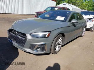 2024 Audi A5 Sportback S line Premium Plus z VIN WAUFACF52RA050222, wystawiony jako IAAI lot #42135082 z przebiegiem 36 607 mil mil oraz . Historia ofert i sprzedaży dostępna na DreamBid. Obrazek 2.