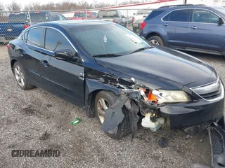 2013 Acura ILX Tech Pkg with VIN 19VDE1F70DE000390, listed as a IAAI auction lot 41618314 with 131,664 mi miles. Bid and sale history available at carsss.com. Image 1.