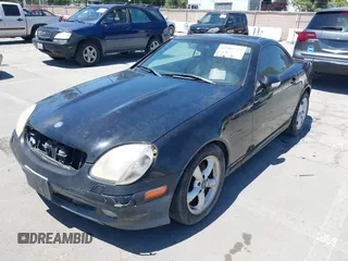 2003 Mercedes-Benz SLK 320 z VIN WDBKK65F83F272587, wystawiony jako IAAI lot #42305529 z przebiegiem 165 256 mil mil oraz . Historia ofert i sprzedaży dostępna na DreamBid. Obrazek 6.