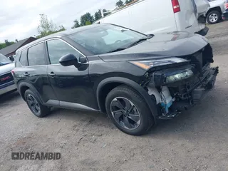 2024 Nissan Rogue SV z VIN 5N1BT3BA1RC705503, wystawiony jako IAAI lot #42298131 z przebiegiem 26 793 mil mil oraz . Historia ofert i sprzedaży dostępna na DreamBid. Obrazek 14.