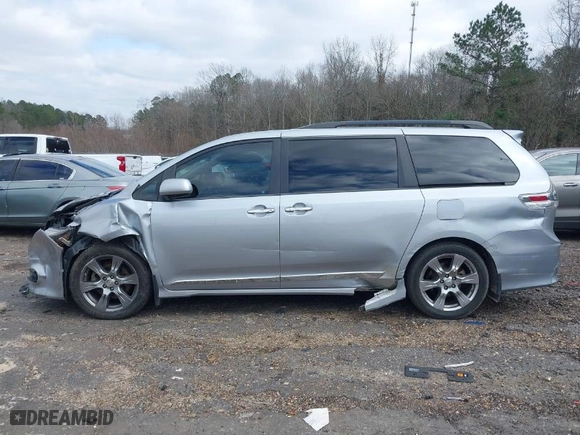 2017 Toyota Sienna SE with VIN 5TDXZ3DC1HS816458, listed as a IAAI auction lot 41577969 with 131,271 mi miles. Bid and sale history available at carsss.com. Image 14.
