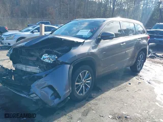 2019 Toyota Highlander SE with VIN 5TDKZRFH7KS560162, listed as a IAAI auction lot 41123258 with 107,159 mi miles. Bid and sale history available at carsss.com. Image 18.
