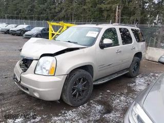 2010 GMC Yukon Denali with VIN 1GKUKEEF5AR129925, listed as a IAAI auction lot 41488638 with 109148 miles. Bid and sale history available at carsss.com. Image 17.