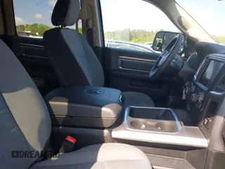 2023 Ram 1500 SLT z VIN 1C6RR7LG2PS517868, wystawiony jako IAAI lot #41983544 z przebiegiem 41 351 mil mil oraz . Historia ofert i sprzedaży dostępna na DreamBid. Obrazek 5.