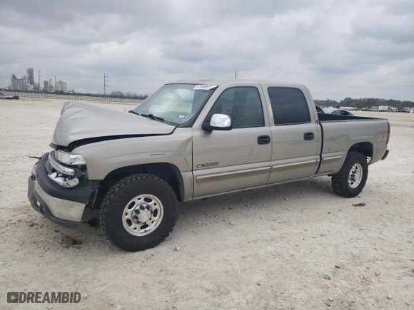 2002 Chevrolet Silverado 1500HD LT with VIN 1GCGK13U42F124754, listed as a Copart auction lot 47698515 with 239,762 mi miles and Salvage Title. Bid and sale history available at carsss.com. Image 1.