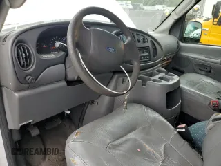 2005 Ford Econoline Cargo z VIN 1FDNE35L05HA95742, wystawiony jako Copart lot #56768625 z przebiegiem 130 000 mil mil oraz Czysty tytuł • Clean title. Historia ofert i sprzedaży dostępna na DreamBid. Obrazek 8.