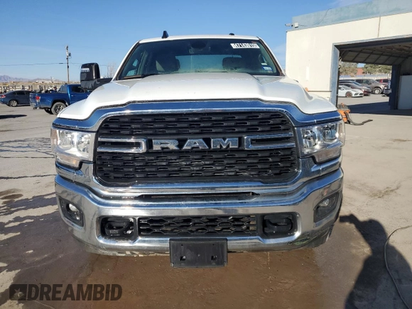2024 Ram 2500 Big Horn z VIN 3C6UR5JL3RG337551, wystawiony jako Copart lot #47143015 z przebiegiem 12 473 mil mil oraz Czysty tytuł • Clean title. Historia ofert i sprzedaży dostępna na DreamBid. Obrazek 5.