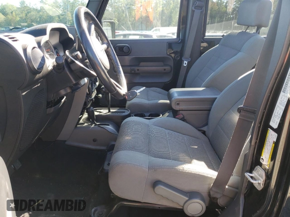 2007 Jeep Wrangler Unlimited Sahara with VIN 1J4GA59197L141821, listed as a Copart auction lot 76897044 with 124,070 mi miles and Salvage title. Bid and sale history available at DreamBid. Image 7.