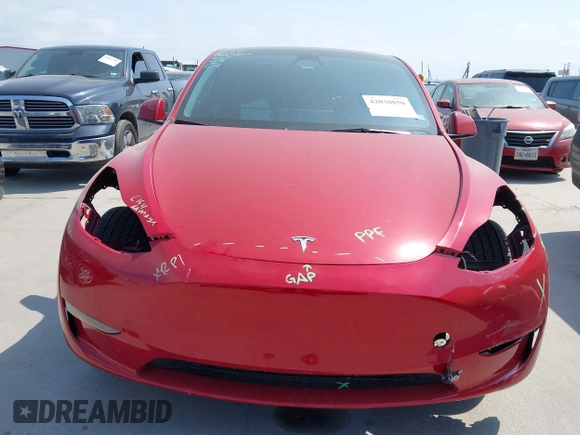 2023 Tesla Model Y Long Range z VIN 7SAYGAEE7PF691499, wystawiony jako IAAI lot #42038850 z przebiegiem 26 439 mil mil oraz . Historia ofert i sprzedaży dostępna na DreamBid. Obrazek 13.