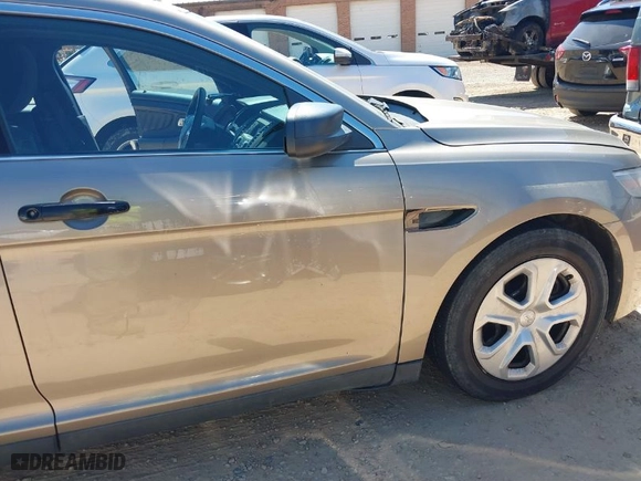 2013 Ford Sedan Police Interceptor with VIN 1FAHP2M82DG201735, listed as a IAAI auction lot 41886336 with 118,966 mi miles. Bid and sale history available at carsss.com. Image 6.