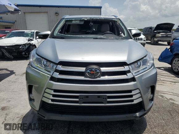 2017 Toyota Highlander XLE with VIN 5TDKZRFH9HS517726, listed as a Copart auction lot 62833065 with 22,762 mi miles and Salvage title. Bid and sale history available at DreamBid. Image 5.