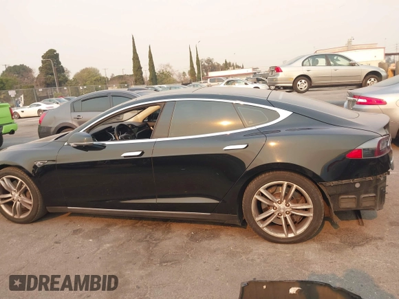 2013 Tesla Model S with VIN 5YJSA1CN3DFP06986, listed as a IAAI auction lot 41271801 with 150,307 mi miles and . Bid and sale history available at DreamBid. Image 14.