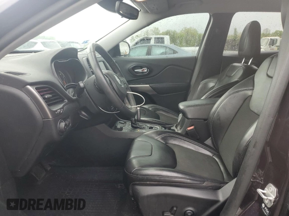 2021 Jeep Cherokee Latitude Plus z VIN 1C4PJMLB4MD233507, wystawiony jako Copart lot #55329365 z przebiegiem 68 690 mil mil oraz Szkoda całkowita • Salvage title. Historia ofert i sprzedaży dostępna na DreamBid. Obrazek 7.