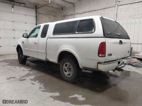 2000 Ford F-150 XL with VIN 1FTRX18L7YNA68432, listed as a IAAI auction lot 41220923 with 203,167 mi miles. Bid and sale history available at carsss.com. Image 3.