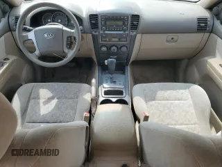 2008 Kia Sorento LX z VIN KNDJC735885819431, wystawiony jako Copart lot #56649295 z przebiegiem 106 298 mil mil oraz Szkoda całkowita • Salvage title. Historia ofert i sprzedaży dostępna na DreamBid. Obrazek 8.