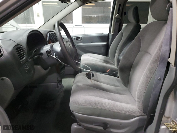 2006 Chrysler Town & Country SWB with VIN 1A4GP45R76B740211, listed as a Copart auction lot 84770074 with 52,557 mi miles and Clean Title. Bid and sale history available at carsss.com. Image 7.