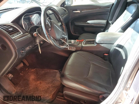 2016 Chrysler 300 C z VIN 2C3CCAEGXGH324731, wystawiony jako Copart lot #56999255 z przebiegiem 65 553 mil mil oraz Szkoda całkowita • Salvage title. Historia ofert i sprzedaży dostępna na DreamBid. Obrazek 7.