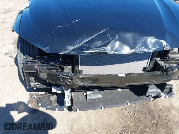 2024 BMW i4 eDrive35 z VIN WBY43AW01RFS94328, wystawiony jako IAAI lot #41734039 z przebiegiem 8 959 mil mil oraz . Historia ofert i sprzedaży dostępna na DreamBid. Obrazek 6.