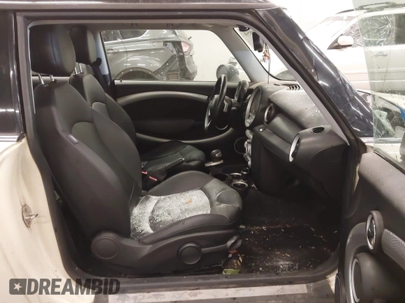 2009 MINI Hardtop S with VIN WMWMF73509TW85898, listed as a IAAI auction lot 41559954 with 97,186 mi miles and . Bid and sale history available at DreamBid. Image 5.