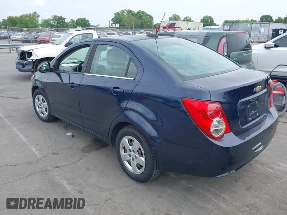 2015 Chevrolet Sonic LS z VIN 1G1JA5SH2F4114299, wystawiony jako IAAI lot #42078790 z przebiegiem 112 719 mil mil oraz . Historia ofert i sprzedaży dostępna na DreamBid. Obrazek 3.