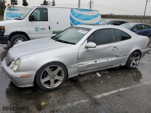 2001 Mercedes-Benz CLK-Class with VIN WDBLJ65G11F169587, listed as a Copart auction lot 47823105 with 0 mi miles and Salvage Title. Bid and sale history available at carsss.com. Image 1.