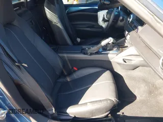 2020 Mazda MX-5 Miata Grand Touring z VIN JM1NDAM75L0412507, wystawiony jako IAAI lot #41573544 z przebiegiem Nie podano mil oraz . Historia ofert i sprzedaży dostępna na DreamBid. Obrazek 8.