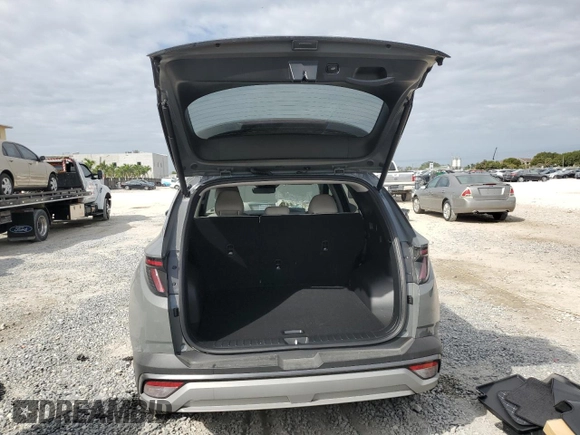 2025 Hyundai Tucson SEL Convenience with VIN 5NMJC3DE2SH448925, listed as a Copart auction lot 45130295 with 5,489 mi miles and Salvage Title. Bid and sale history available at carsss.com. Image 6.