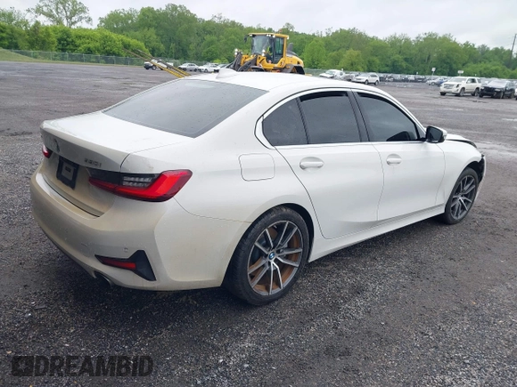 2020 BMW 3 Series 330i xDrive z VIN 3MW5R7J00L8B06071, wystawiony jako IAAI lot #42197554 z przebiegiem 96 677 mil mil oraz . Historia ofert i sprzedaży dostępna na DreamBid. Obrazek 4.