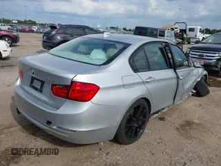 2012 BMW 3 Series 328i z VIN WBA3A5C5XCF256465, wystawiony jako IAAI lot #42225222 z przebiegiem 162 293 mil mil oraz . Historia ofert i sprzedaży dostępna na DreamBid. Obrazek 4.
