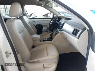 2018 Volkswagen Atlas SE with VIN 1V2CR2CAXJC594811, listed as a IAAI auction lot 42408595 with 65,247 mi miles and . Bid and sale history available at DreamBid. Image 5.