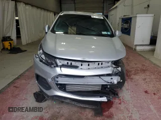 2020 Chevrolet Trax LS z VIN KL7CJKSB8LB325294, wystawiony jako Copart lot #56327045 z przebiegiem 68 190 mil mil oraz Szkoda całkowita • Salvage title. Historia ofert i sprzedaży dostępna na DreamBid. Obrazek 5.
