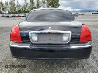 2008 Lincoln Town Car Limited z VIN 2LNHM82W58X651124, wystawiony jako Copart lot #57885485 z przebiegiem 244 887 mil mil oraz Tytuł czysty. Historia ofert i sprzedaży dostępna na DreamBid. Obrazek 6.