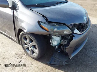 2015 Toyota Sienna SE with VIN 5TDXK3DC8FS633124, listed as a IAAI auction lot 41475935 with 182,921 mi miles and . Bid and sale history available at DreamBid. Image 6.