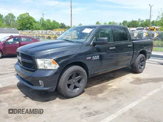 2015 Ram 1500 Express z VIN 1C6RR7KT4FS768971, wystawiony jako IAAI lot #42114105 z przebiegiem 97 725 mil mil oraz . Historia ofert i sprzedaży dostępna na DreamBid. Obrazek 2.