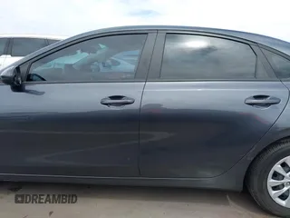 2021 Kia Forte LXS z VIN 3KPF24AD0ME300230, wystawiony jako IAAI lot #42373994 z przebiegiem 60 823 mil mil oraz . Historia ofert i sprzedaży dostępna na DreamBid. Obrazek 14.