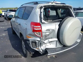 2010 Toyota RAV4 с VIN JTMKF4DV2A5028343, выставлен на аукционе IAAI как лот 42700055 с пробегом 146 553 миль миль и . История ставок и продаж доступна на DreamBid. Изображение 6.