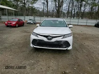 2020 Toyota Camry LE with VIN 4T1C11AK0LU889763, listed as a Copart auction lot 43475175 with 59,186 mi miles and Salvage Title. Bid and sale history available at carsss.com. Image 13.