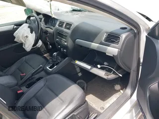 2013 Volkswagen Jetta SE с VIN 3VWDX7AJ1DM215013, выставлен на аукционе IAAI как лот 42774806 с пробегом Не указан миль и . История ставок и продаж доступна на DreamBid. Изображение 5.