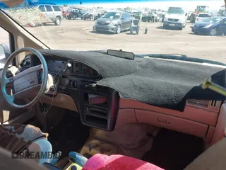 1995 Ford Aerostar z VIN 1FMDA31X4SZC23406, wystawiony jako IAAI lot #42327792 z przebiegiem 260 705 mil mil oraz . Historia ofert i sprzedaży dostępna na DreamBid. Obrazek 5.