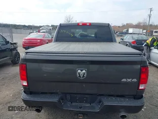 2017 Ram 1500 Express z VIN 3C6RR7KT2HG796410, wystawiony jako IAAI lot #41771608 z przebiegiem 140 662 mil mil oraz . Historia ofert i sprzedaży dostępna na DreamBid. Obrazek 16.