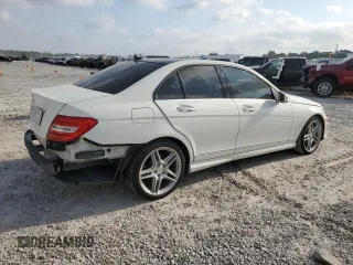 2012 Mercedes-Benz C 250 Sport z VIN WDDGF4HB0CA609006, wystawiony jako Copart lot #53737835 z przebiegiem 169 890 mil mil oraz Szkoda całkowita • Salvage title. Historia ofert i sprzedaży dostępna na DreamBid. Obrazek 3.