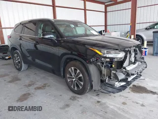 2023 Toyota Highlander L z VIN 5TDKDRAH8PS511517, wystawiony jako IAAI lot #42303066 z przebiegiem 39 959 mil mil oraz . Historia ofert i sprzedaży dostępna na DreamBid. Obrazek 1.