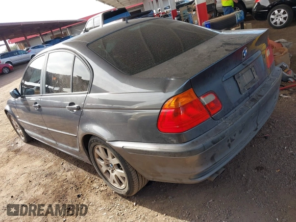 2000 BMW 3 Series 323i z VIN WBAAM3349YCA89943, wystawiony jako IAAI lot #41601117 z przebiegiem 177 726 mil mil oraz . Historia ofert i sprzedaży dostępna na DreamBid. Obrazek 3.