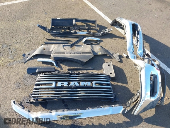 2019 Ram 2500 Laramie with VIN 3C6UR5FL5KG546188, listed as a IAAI auction lot 41361194 with 100,639 mi miles. Bid and sale history available at carsss.com. Image 12.