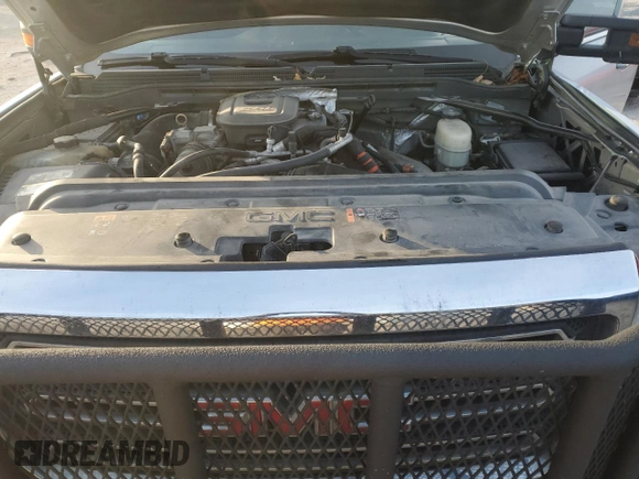 2015 GMC Sierra 3500HD SLT z VIN 1GT423E89FF547639, wystawiony jako Copart lot #86342214 z przebiegiem 185 012 mil mil oraz Szkoda całkowita • Salvage title. Historia ofert i sprzedaży dostępna na DreamBid. Obrazek 11.