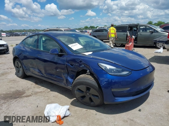 2021 Tesla Model 3 Standard Range Plus z VIN 5YJ3E1EAXMF098855, wystawiony jako IAAI lot #42226127 z przebiegiem 34 351 mil mil oraz . Historia ofert i sprzedaży dostępna na DreamBid. Obrazek 1.